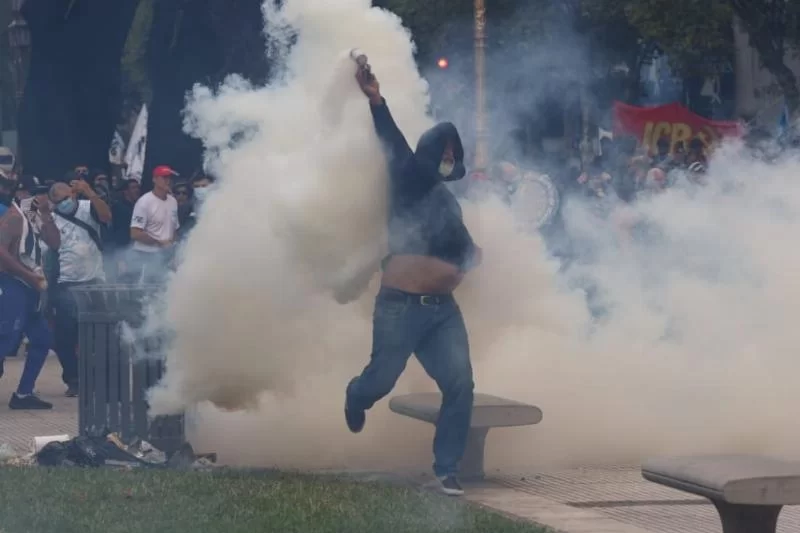 Видео и фотографии инцидентов на марше в поддержку пенсионеров