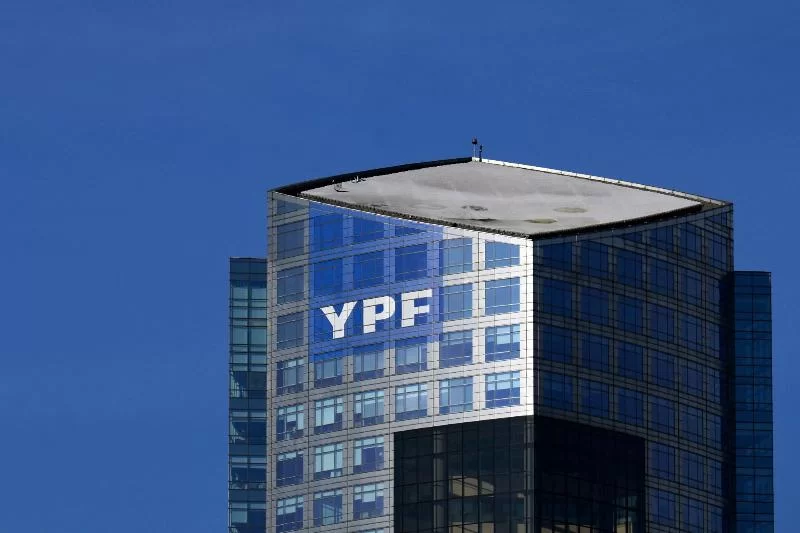 В этом году YPF инвестирует 5 миллиардов долларов США в увеличение производства и финансирование стипендий для сотрудников в США.