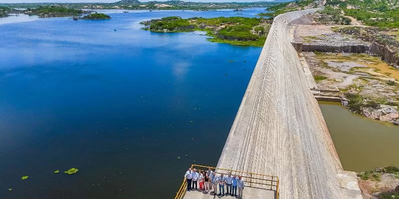 Лула открывает новую плотину для переброски воды из Сан-Франциско в РН