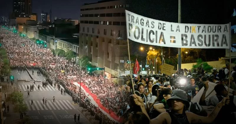 Марш против преступности: демонстранты занимают обе полосы Av. Abancay и протестуют перед Конгрессом